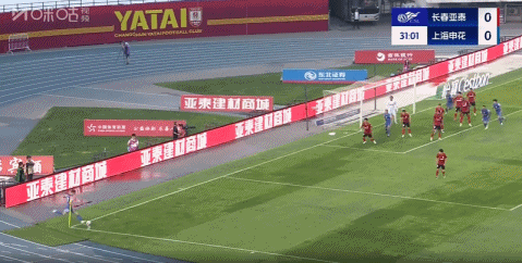 Gao Tianyi踢了一個角球 Zhu Chenjie攻入了頭球 Shenhua以1-0領(lǐng)先！