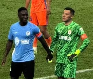 確認(rèn)外觀之后 Inbo上尉Ma Lailai和Taishan Captain Captain Captain wang Dalei在比賽中牽手