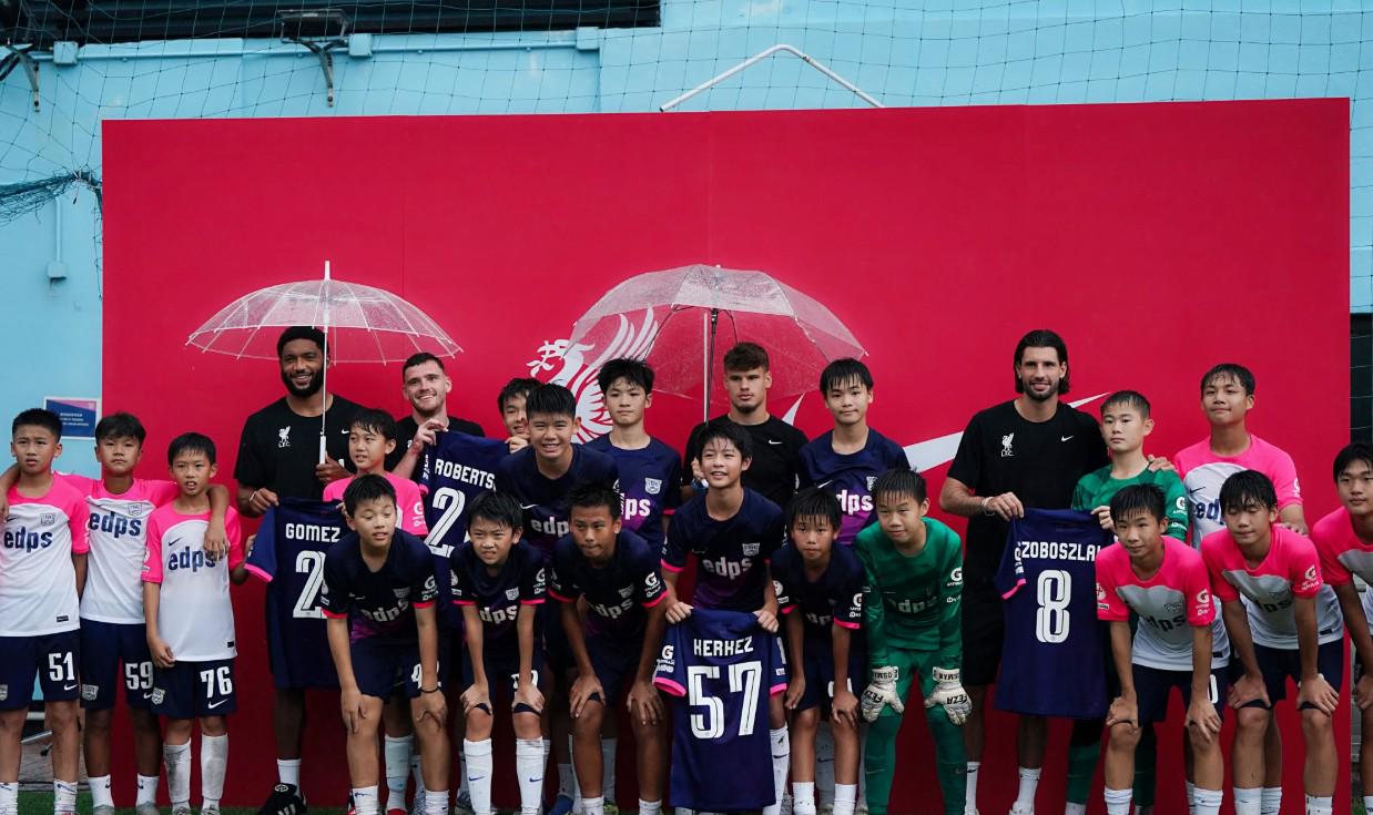 羅伯遜 Sobosloy和其他4個(gè)人參加了此次活動(dòng) 并指導(dǎo)了Jay U14的年輕球員